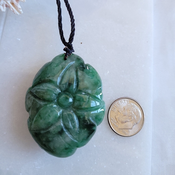 Certified Genuine Hand Carved Flower Jadeite Pendant Necklace NWT - Picture 5 of 11